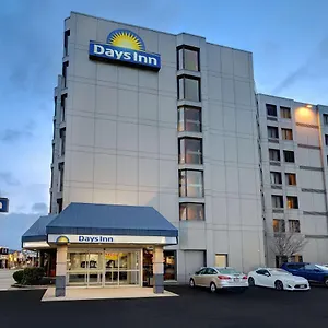 Days By Wyndham Near The Falls Hotell