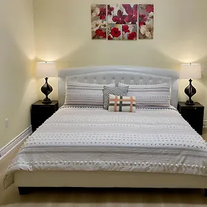 Victoria Family Vacation - King Bed Private Yard Bbq Deck Gazebo - 4 Minutes To The Falls Niagara Falls